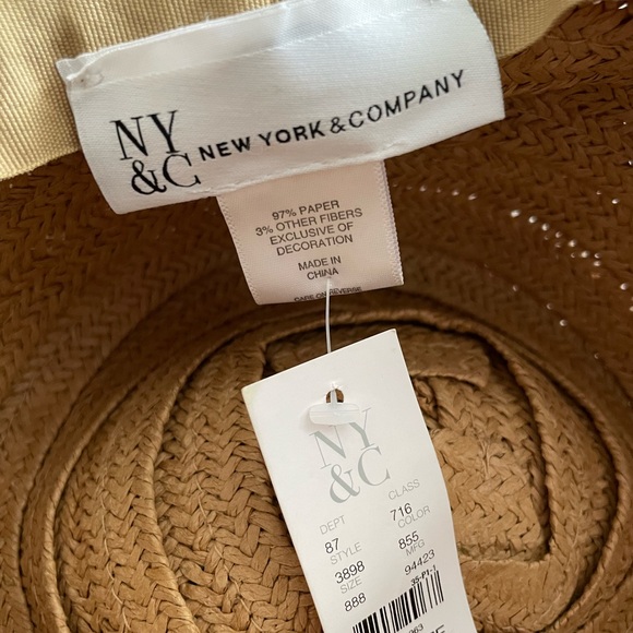NY&C NWT straw Pom Pom beach hat - Picture 6 of 6